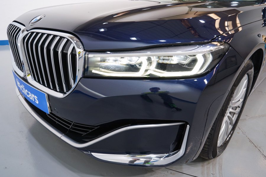 BMW Serie 7 Híbrido enchufable 745e 9