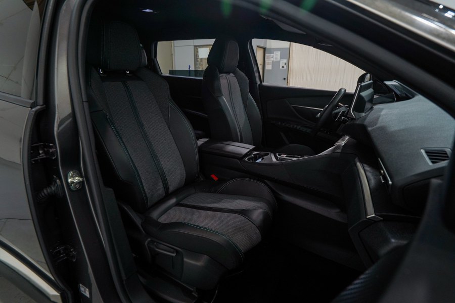 Peugeot 5008 SUV Mild hybrid 5008 Hybrid Allure Pack 136 eDCS6 9