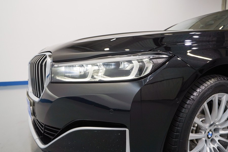 BMW Serie 7 Híbrido enchufable 745e 9