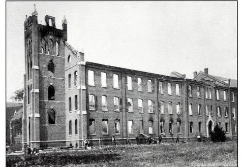 Ruins of Stowe Hall after the fire of 1900.