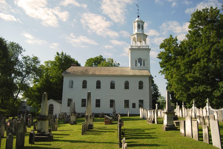 Side view of the church with cemetery in the foreground that contains the graves of Revolutionary War soldiers and Robert Frost.