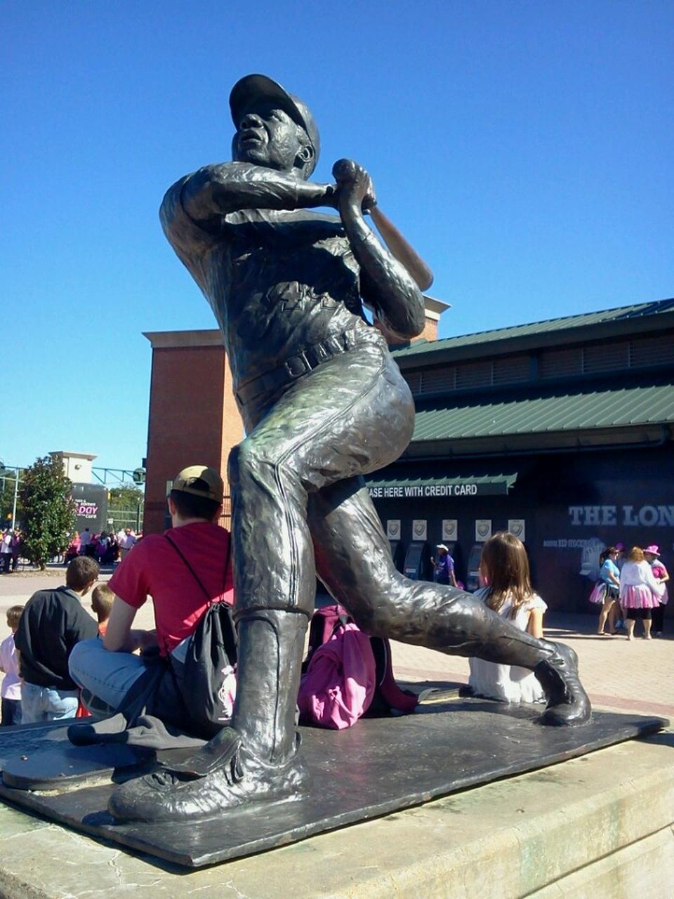 Statue of Hammerin' Hank at Turner Field