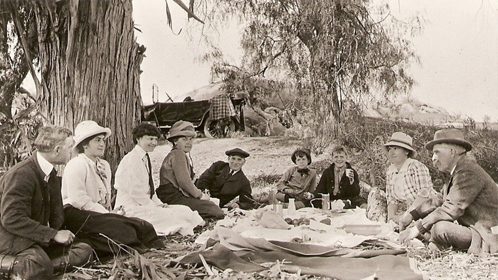 The Congdon family out on picnic. Credit: University of Minnesota-Duluth - Glensheen, The Historic Congdon Estate