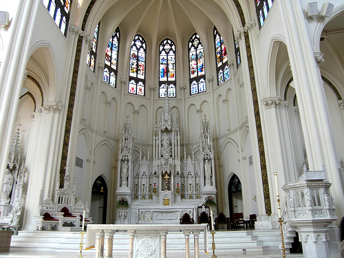 Inside view of the stained glass and internal architecture that characterize this beautiful church.