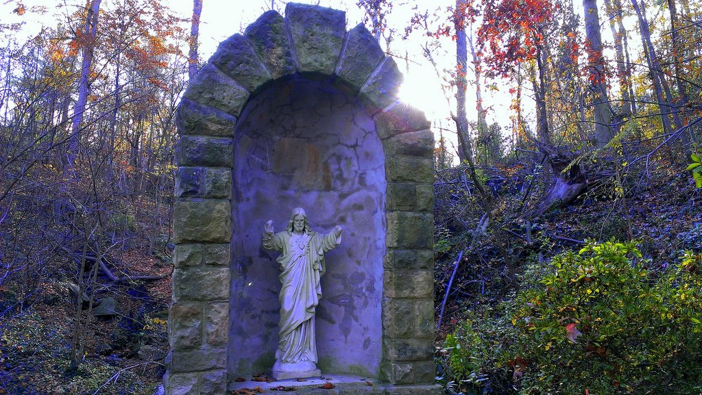 Marker for MacCorkle's daughter, Isabelle, who died of injuries sustained during a car accident. Photo taken by Steven Adams, November 11, 2013.