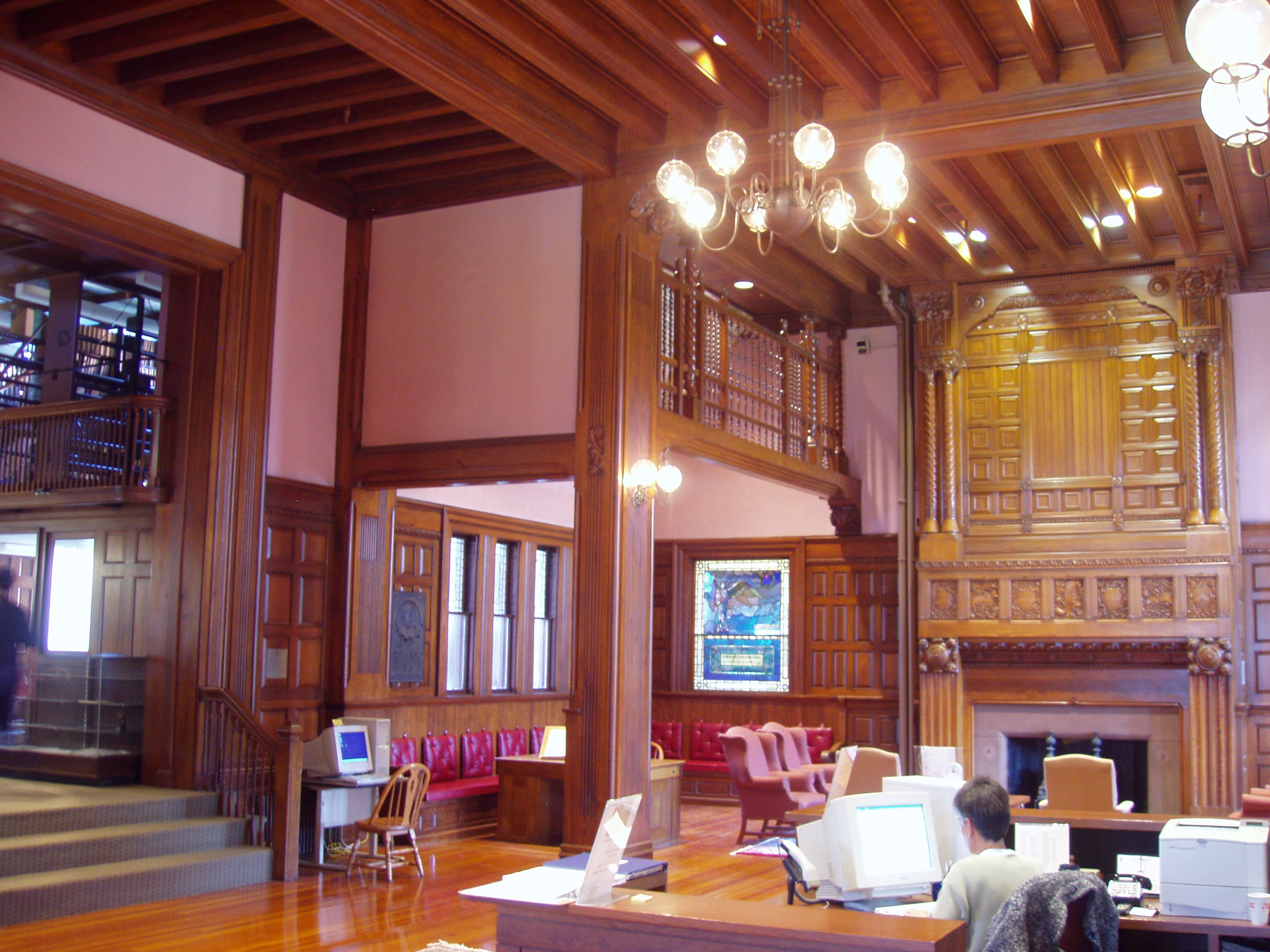 Interior view of theH. H. Richardson building. Image by Daderot at en.wikipedia . Licensed under CC BY-SA 3.0 via Wikimedia Commons.