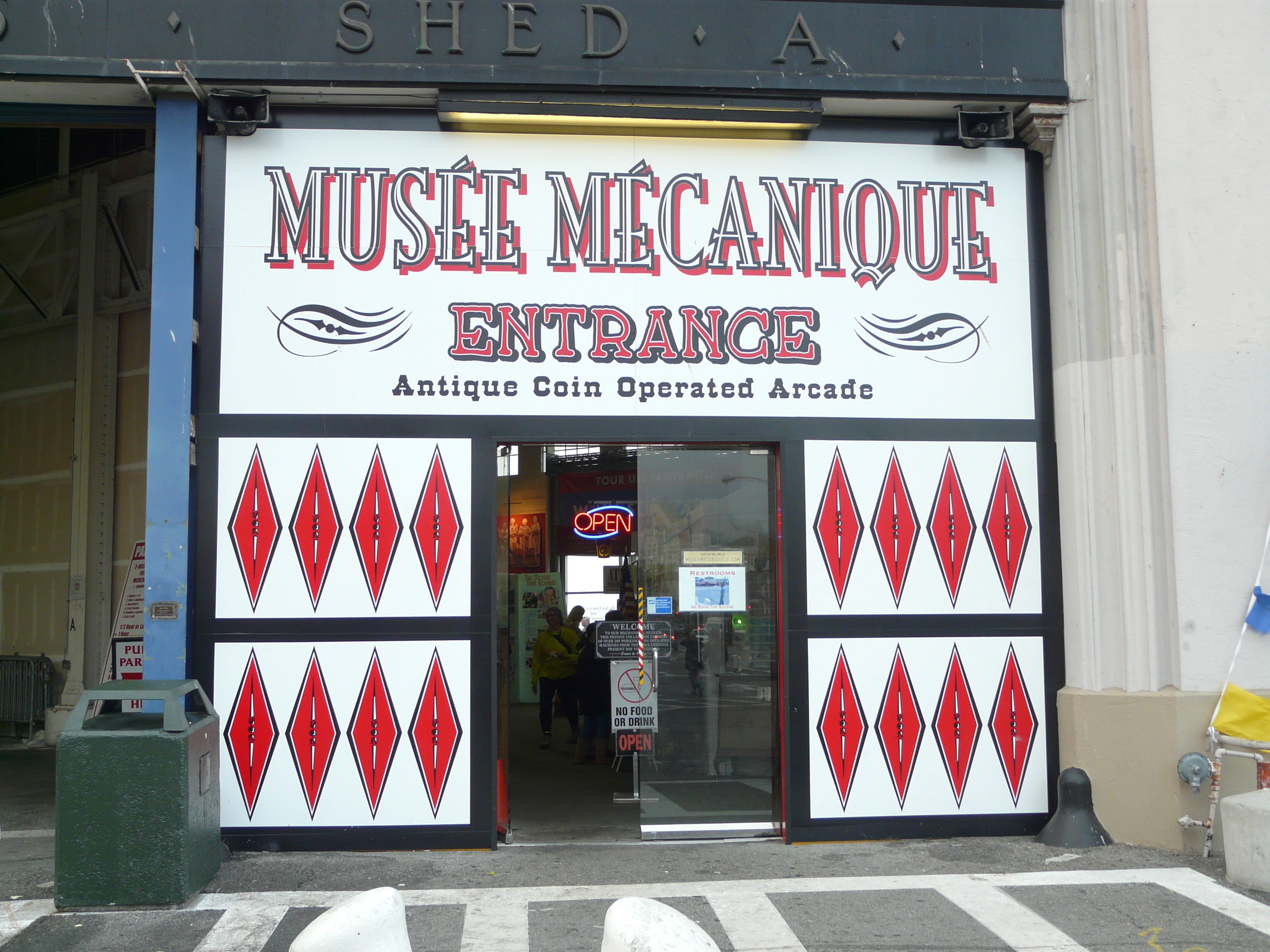 Entrance
"Musée Mécanique 003" by User:Piotrus via Wikimedia Commons 