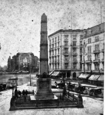 An early photograph of the monument