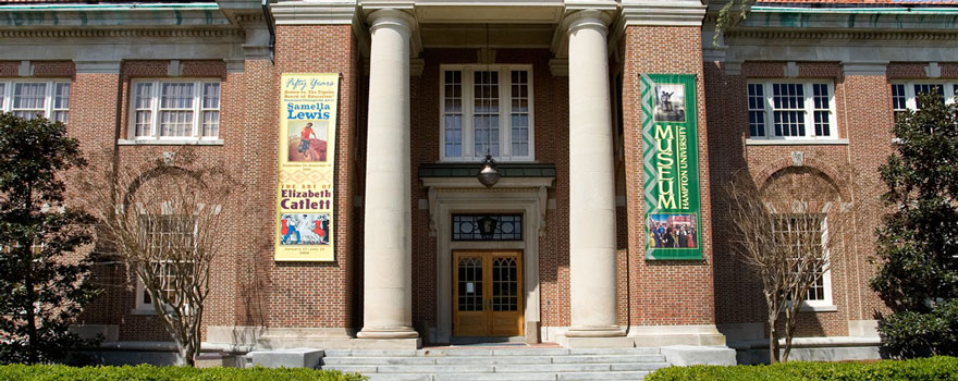 Main entrance to the museum.
