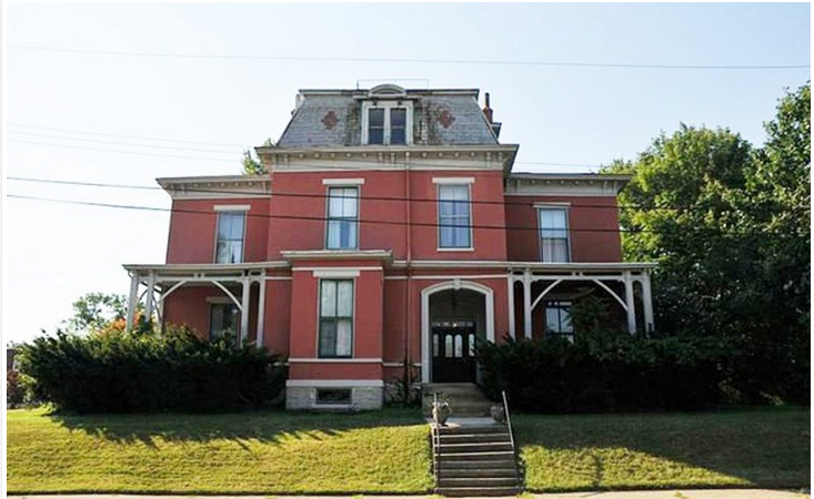 This is a picture of the beautiful James Taylor Mansion.