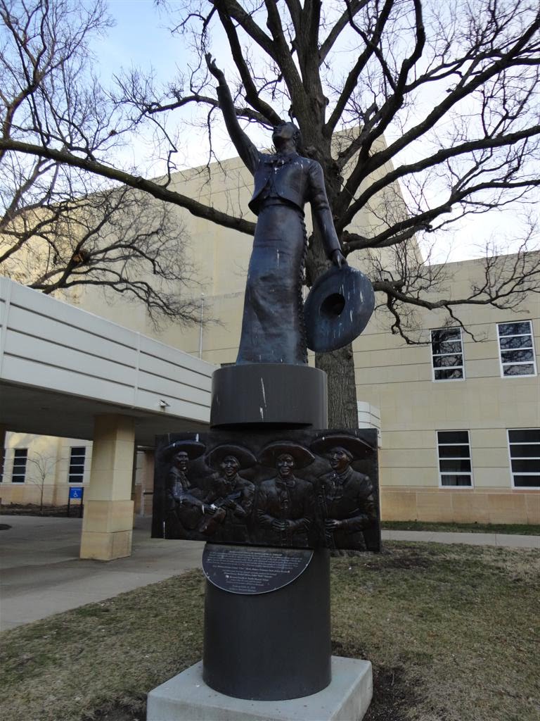 The Mariachi Divina! - Mariachi Estrella de Topeka Musical Tribute sculpture