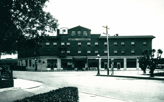 The original hotel prior to the 1934 fire.