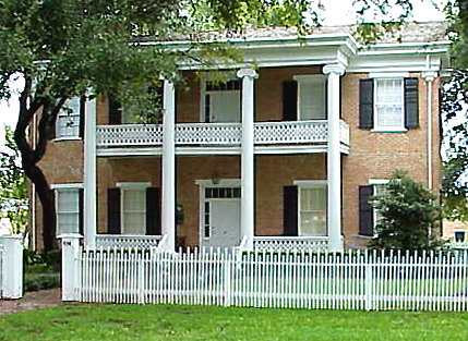 Front view of the Earle-Napier-Kinnard House