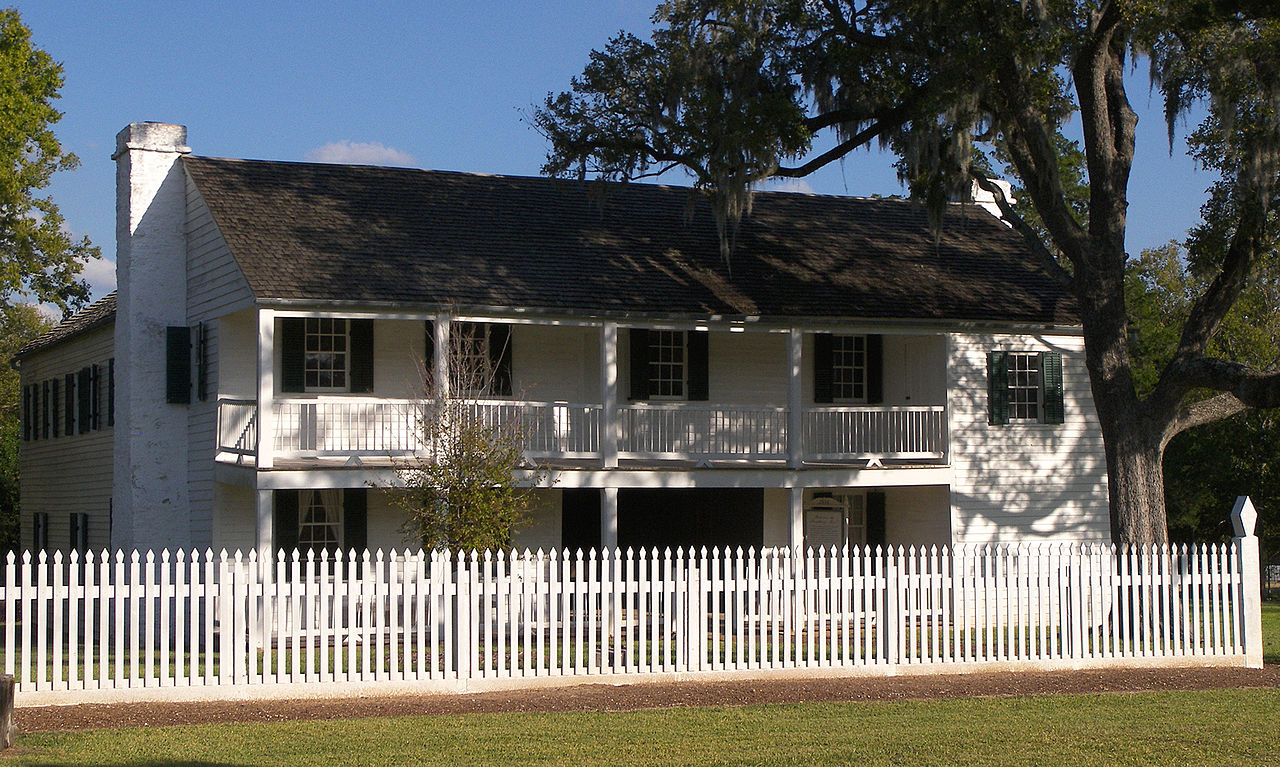 The Fanthorp Inn was built in 1834 by Englishman Henry Fanthorp. 