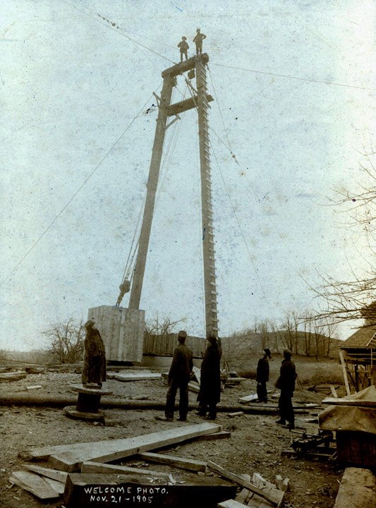 Constructing of monument in 1905