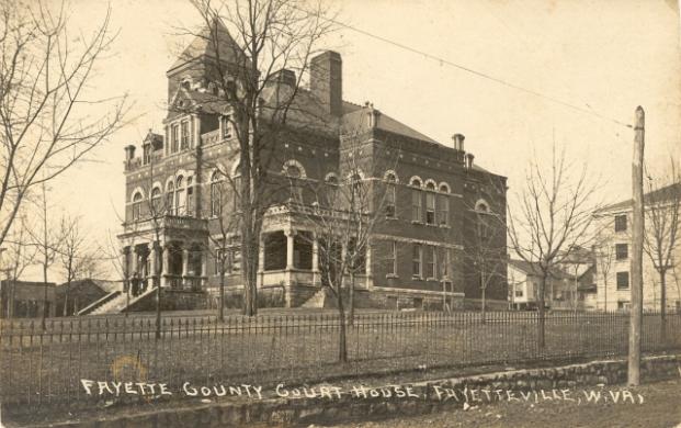 Vintage photograph of the court house from 1895.