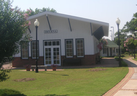 The Smyrna History Museum is located in a replica of a train depot erected in 1910 (the original was torn down in 1959).