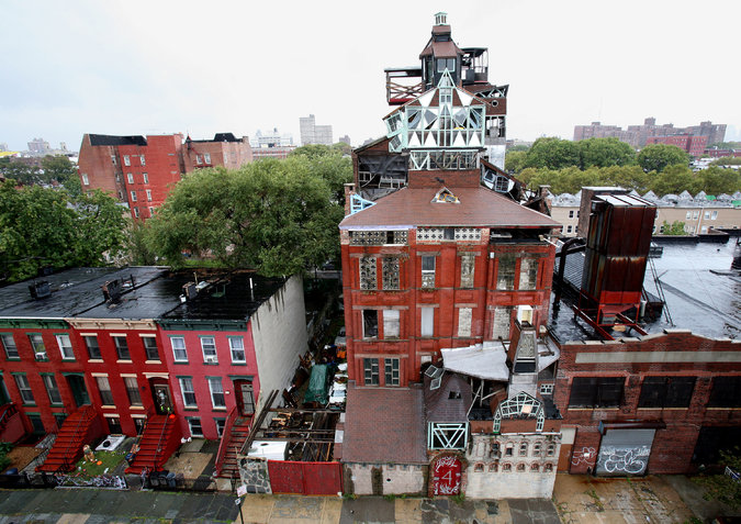 Broken Angel house in 2006