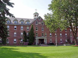 Founder's Hall at Saint Michael's College.
StudySmart. "St. Michael's College, VT." Accessed May 3, 2016. http://www.studysmart.ch/usa/universitaetenusa/st-michael-s-college-vt.