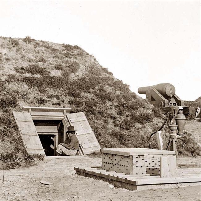 Confederate solider, bunker and big gun.