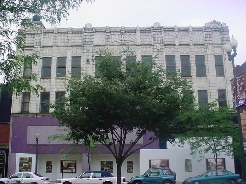 The Kress Building before its demolition. 