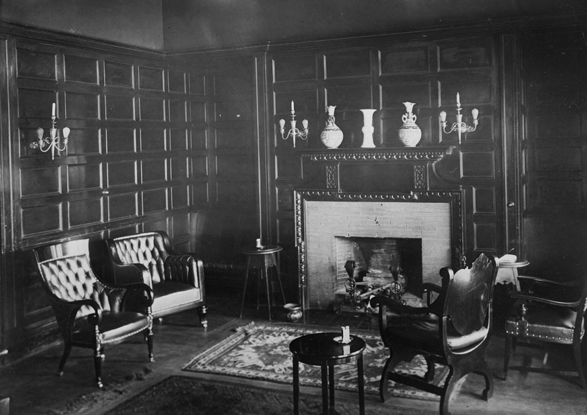 Interior of one of the rooms, at an unknown date (oregonencyclopedia.org)