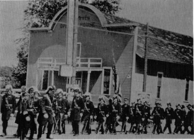 Photo showing the old opera house in the background