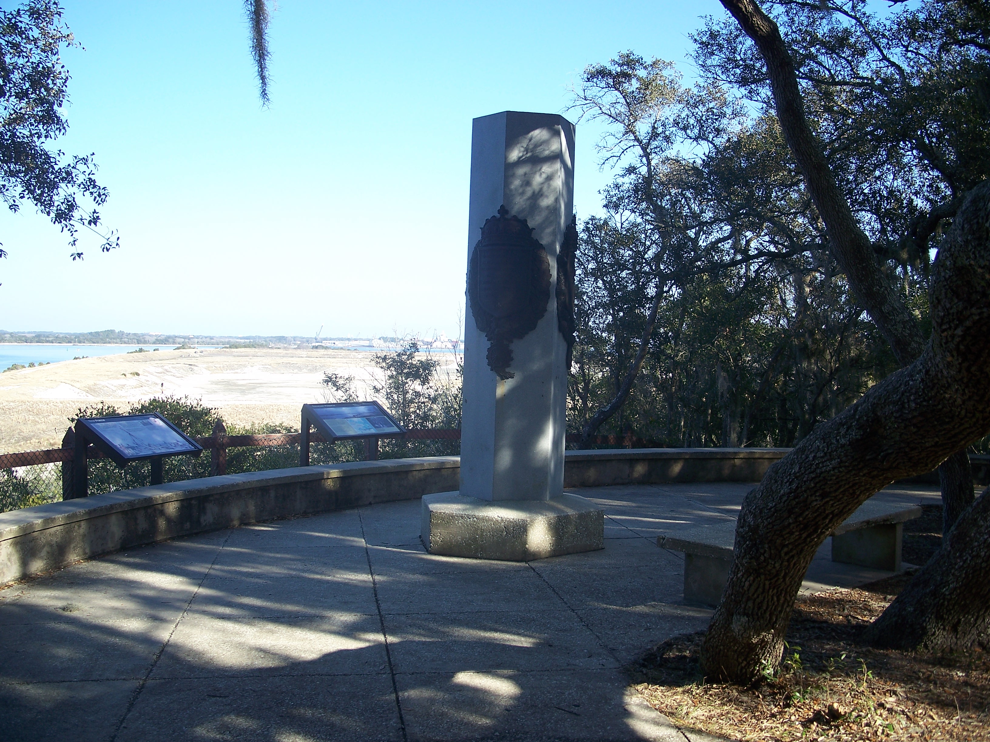 The Ribault Monument at the Timucuan Ecological and Historical Reserve. Image by Ebyabe - Own work, CC BY-SA 3.0, https://commons.wikimedia.org/w/index.php?curid=12779395