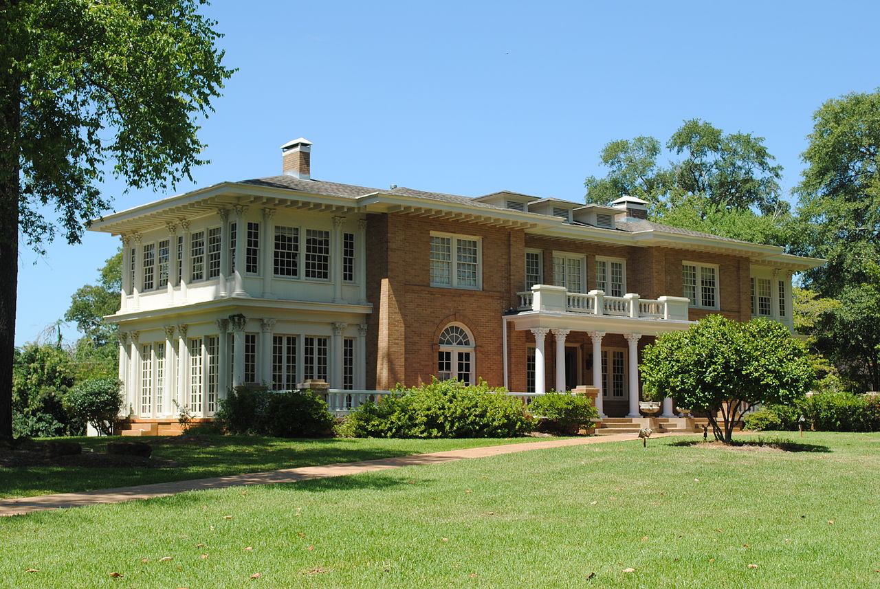 The Eugene H. Blount House was built in 1923 and is now home to a law firm.