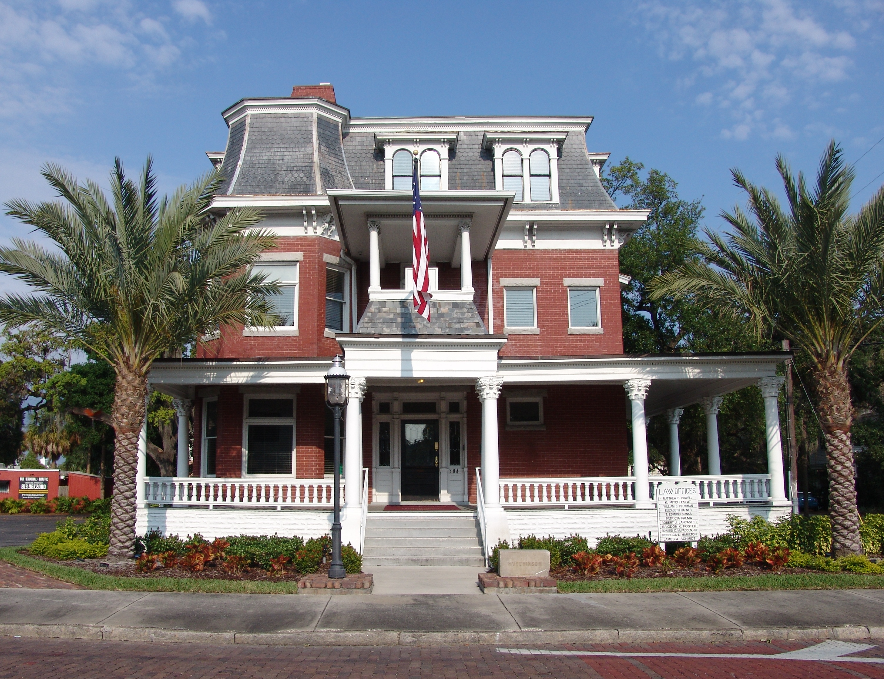 Front view of Tampa's Hutchinson House (constructed 1908) 