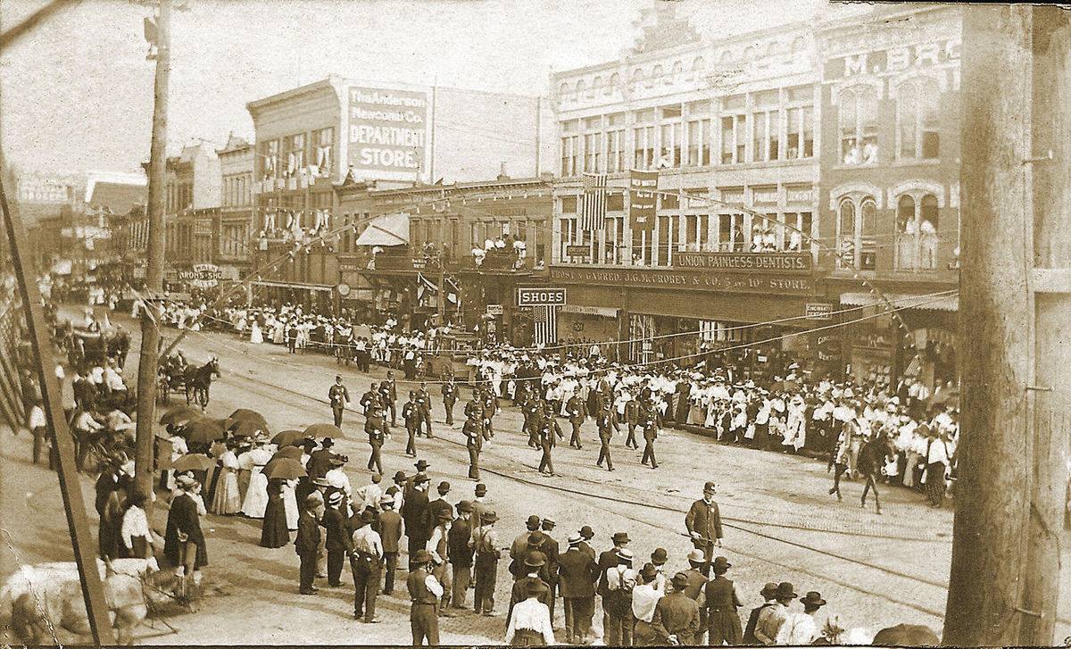 The historic block in 1913.