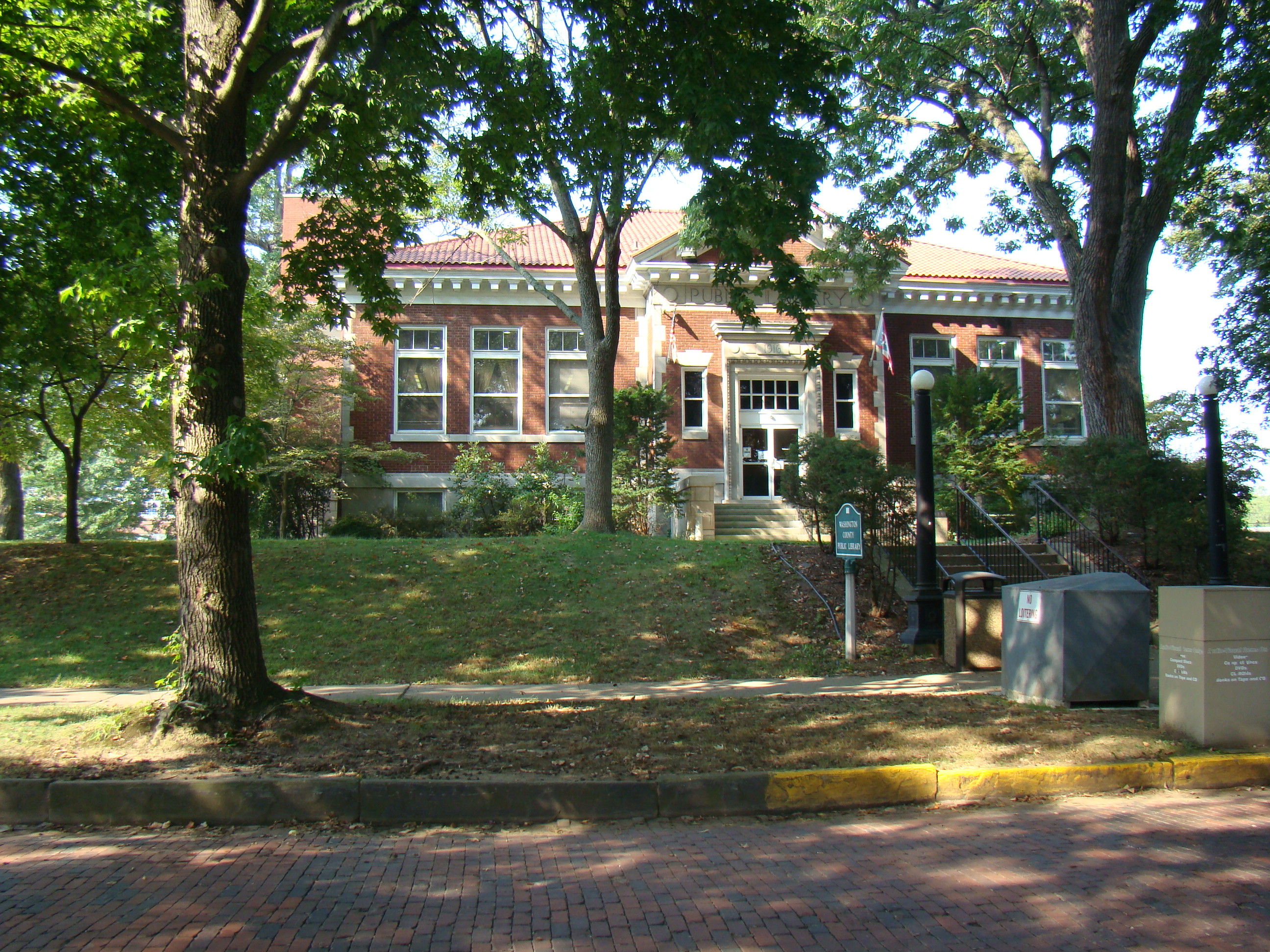 Daniel Buell and Mary C. Nye served as the first librarians of the Marietta Library. 