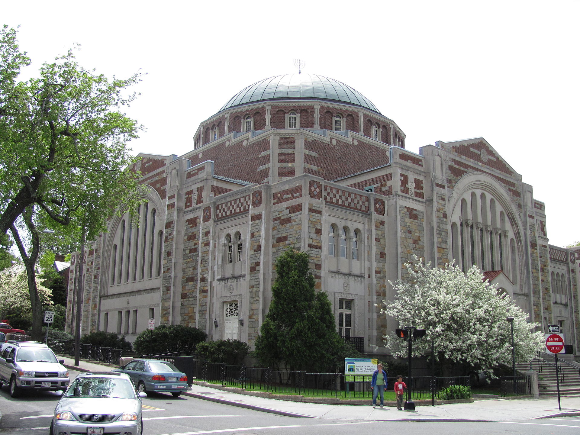 Temple Ohabei Shalom was built in 1925 and is home to the oldest congregation in the state.