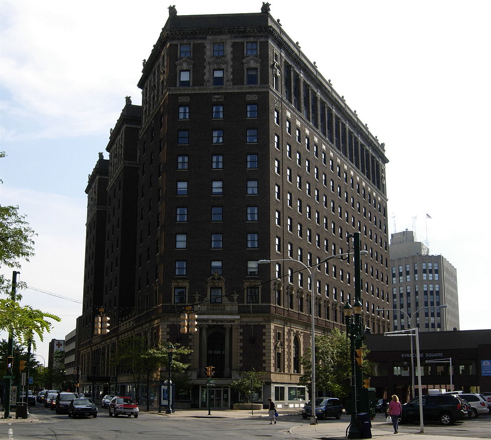 Facade of the hotel.
