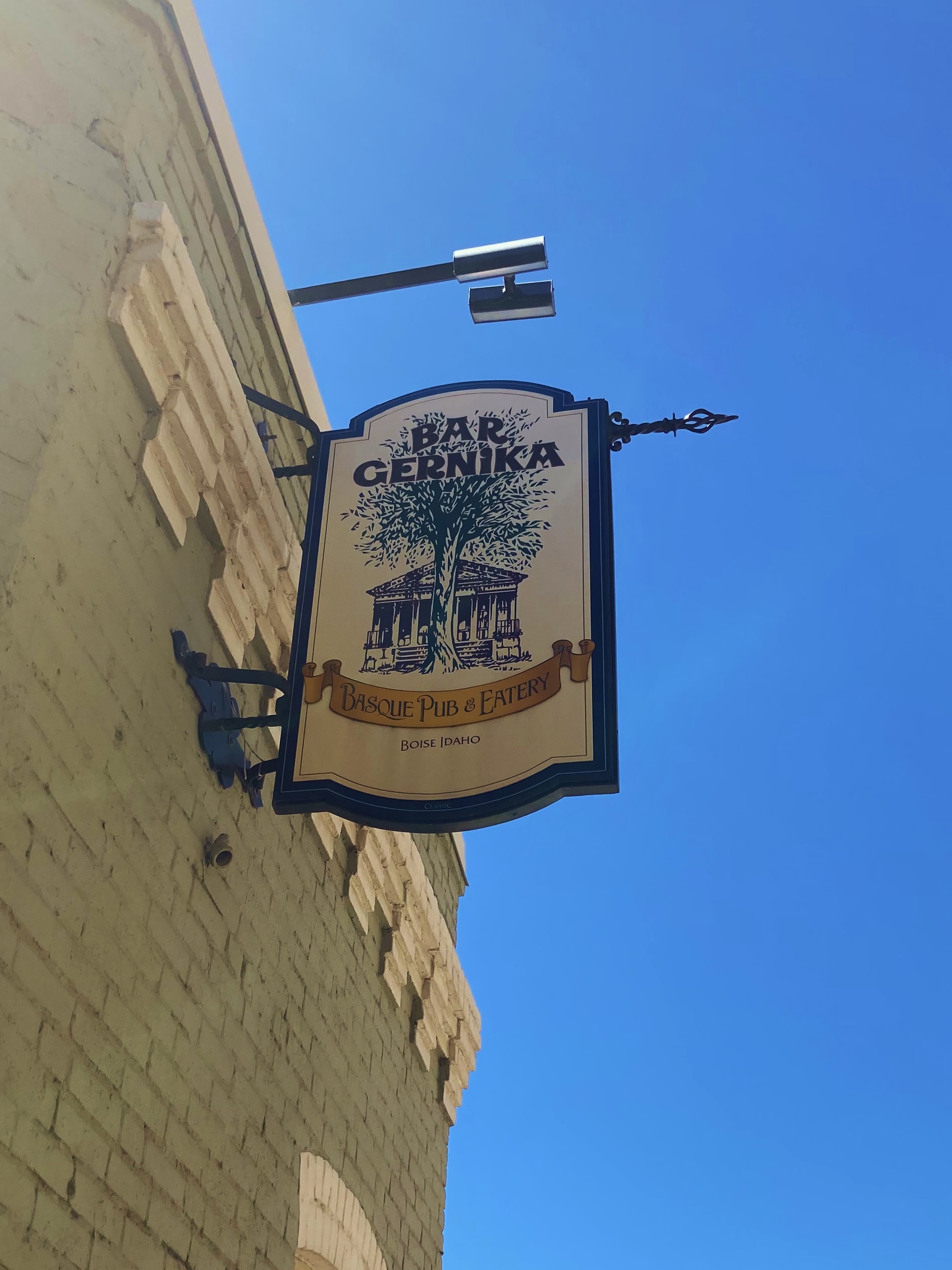 Bar Gernika Sign