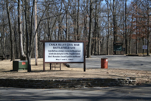 Sign at the entrance to the battlefield site 