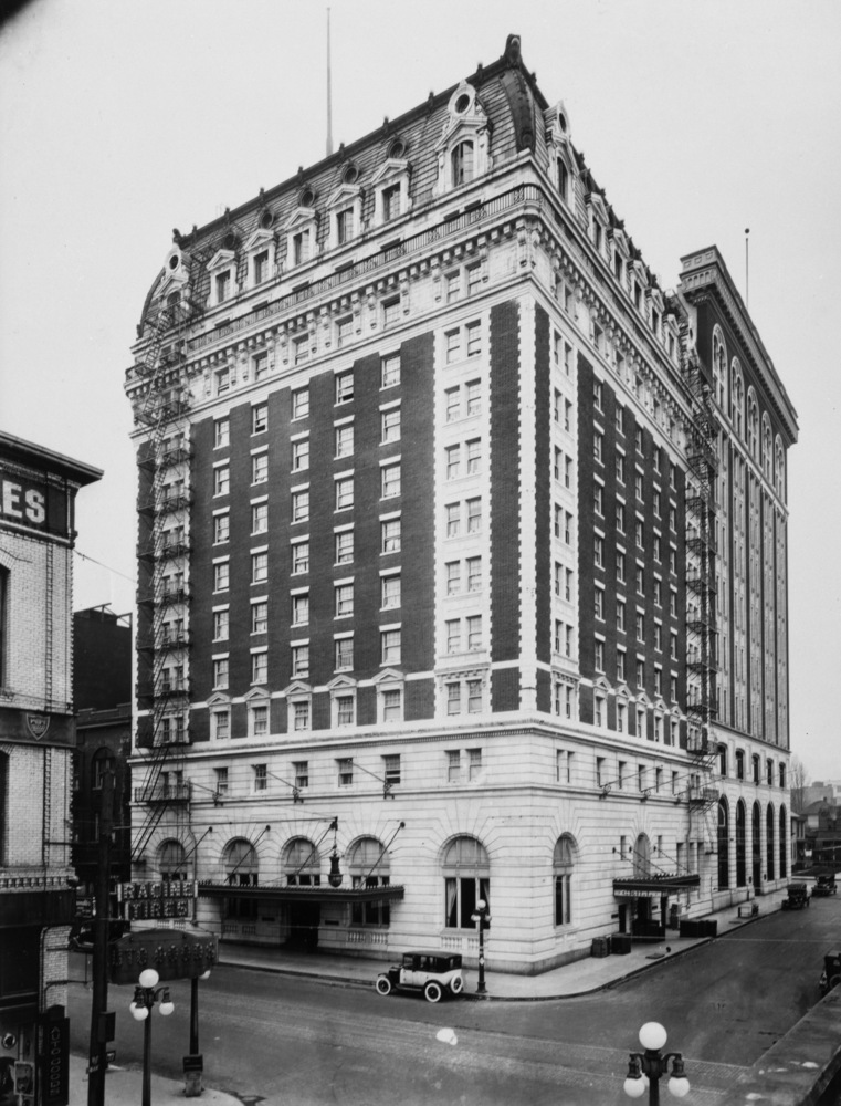 Hotel circa 1915 (Source: The Oregon Encyclopedia)