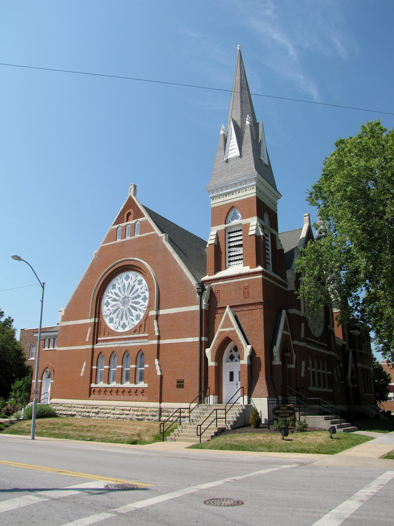 A street view of First Presbyterian Church in Independence, Missouri as it looks today.