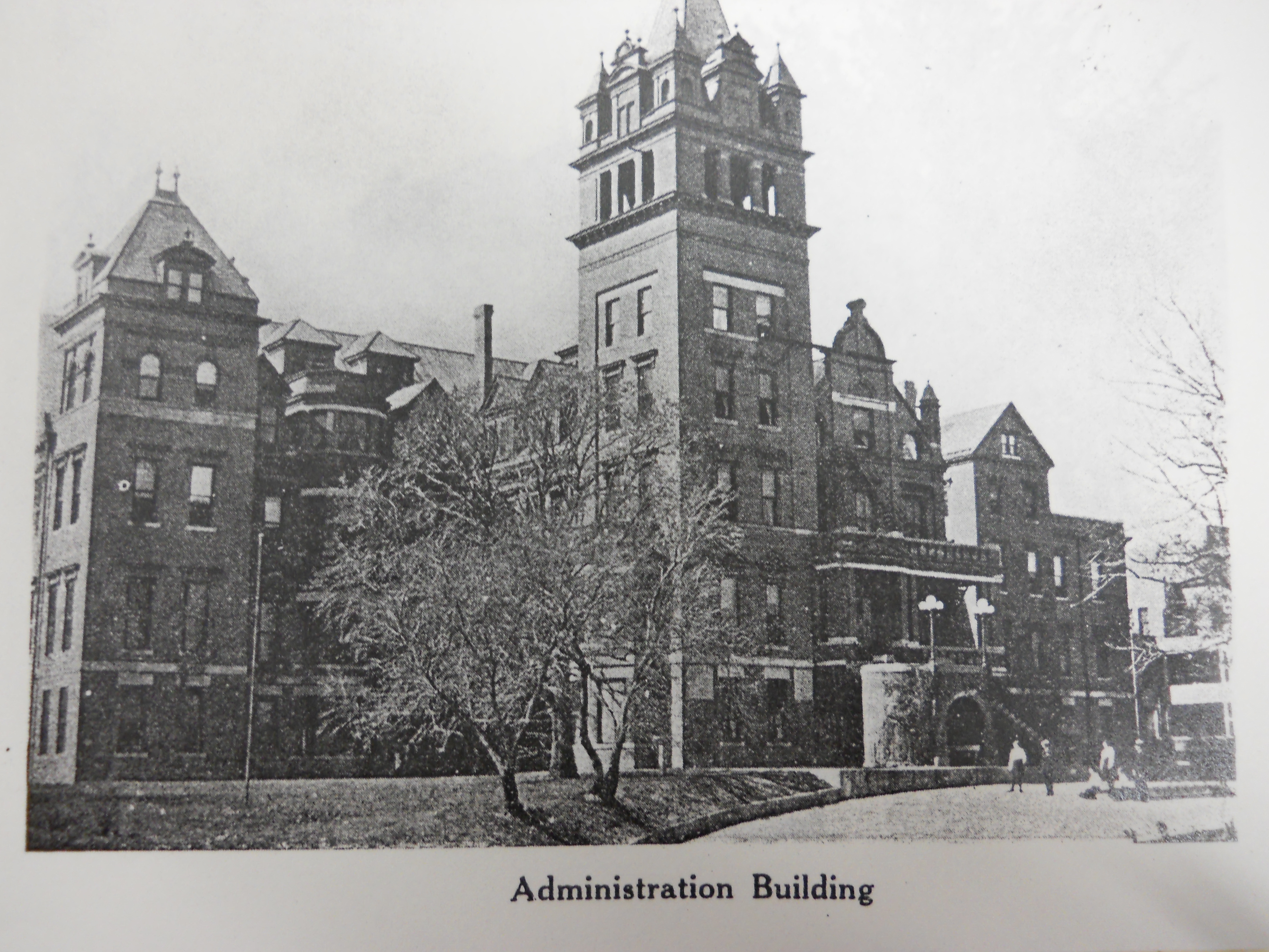 Administration Building 1919. No longer standing. Courtesy of Glenwood Public Library.