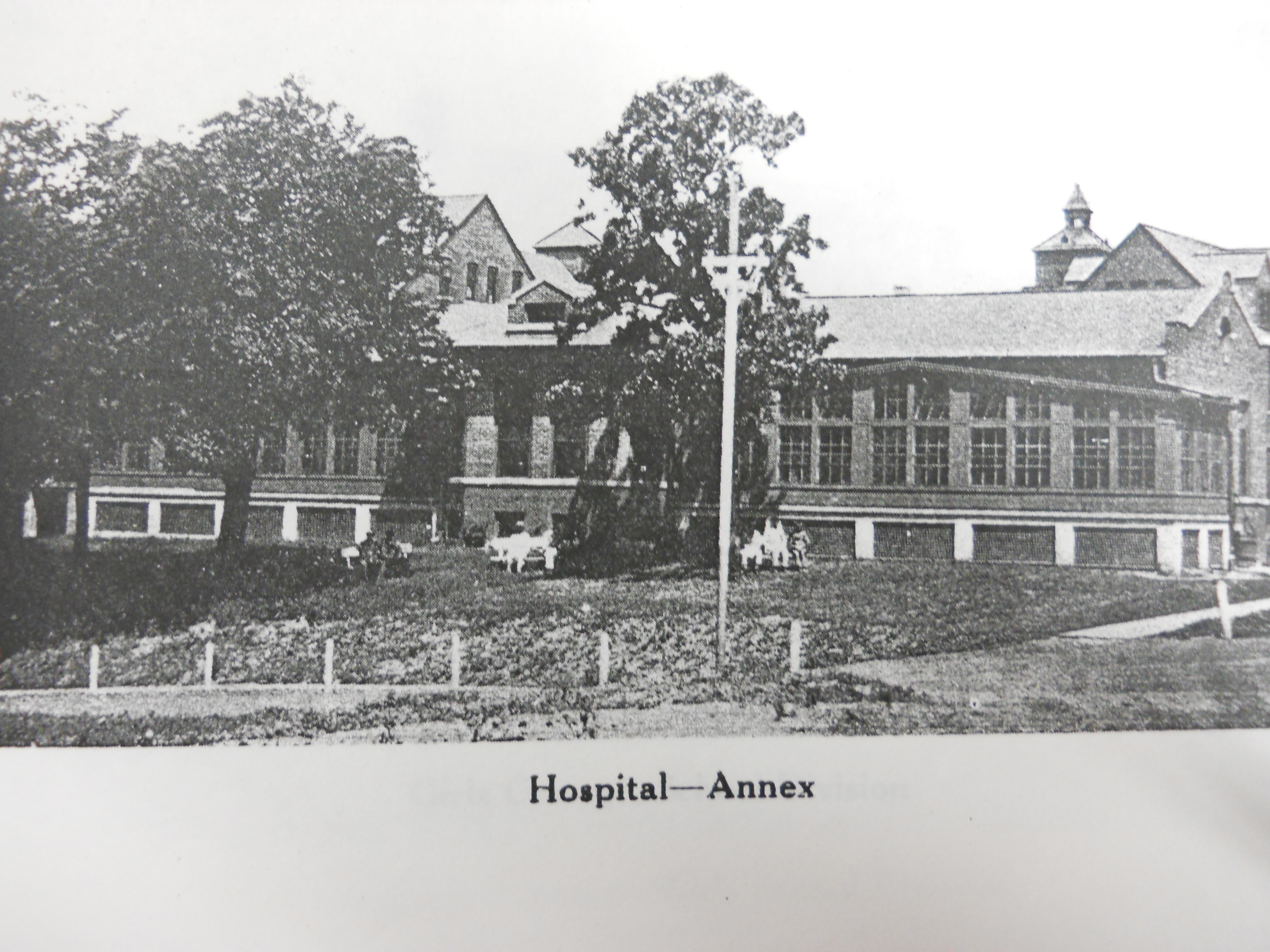 Hospital Annex 1919. No longer standing. Courtesy of Glenwood Public Library.
