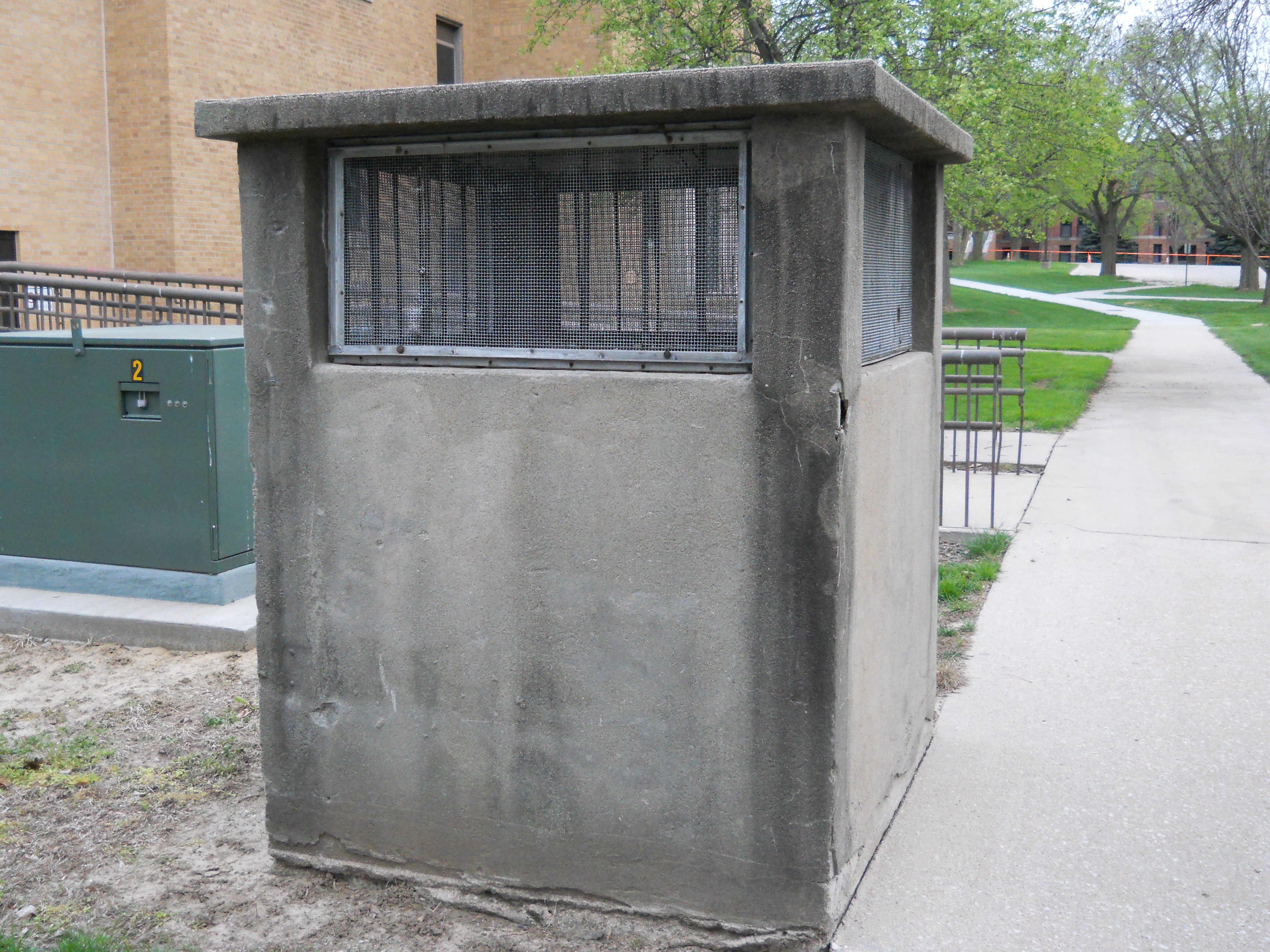 Tunnel entrance. Central plaza.