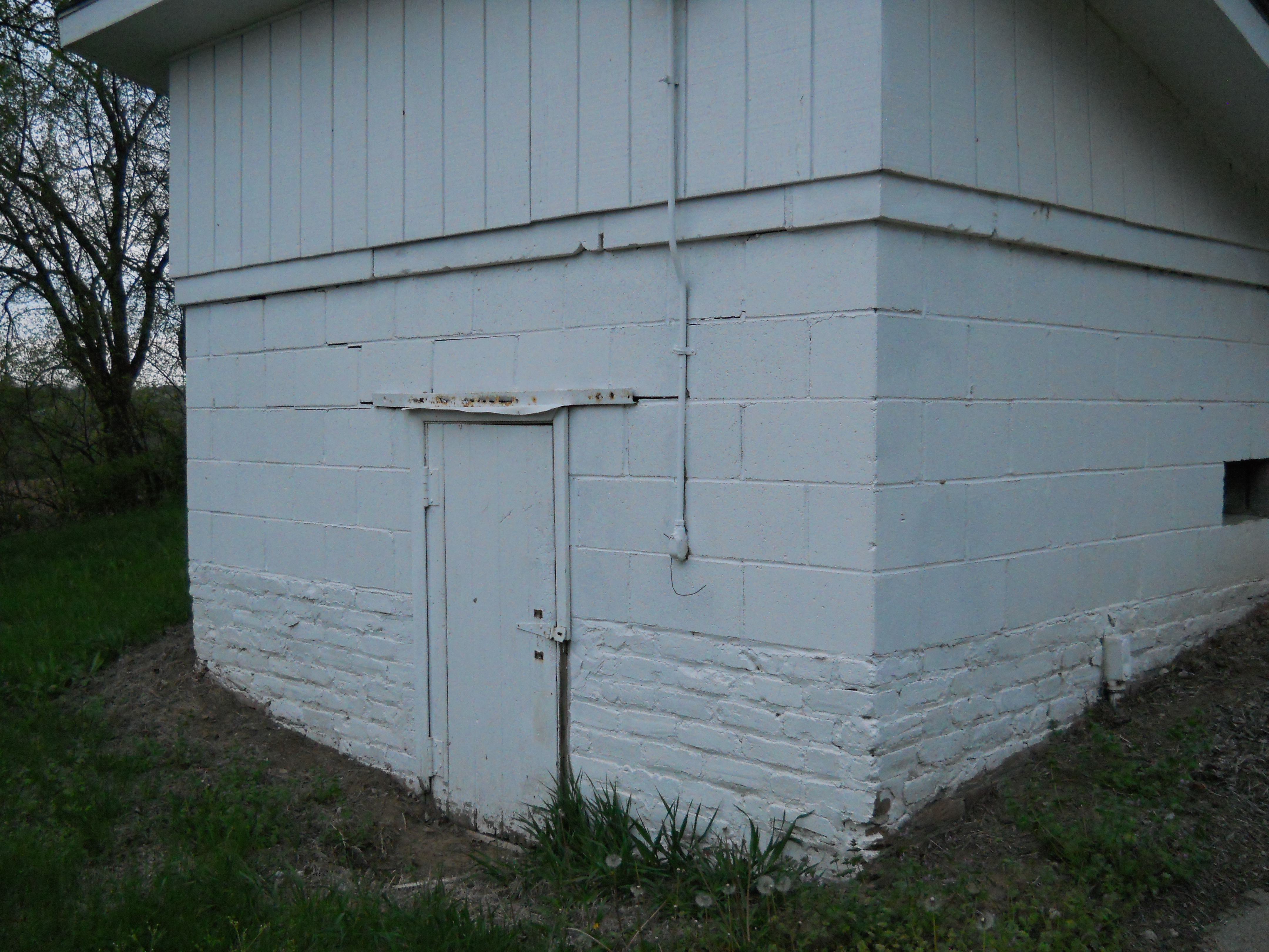 Possible tunnel entrance. Just north of power plant.