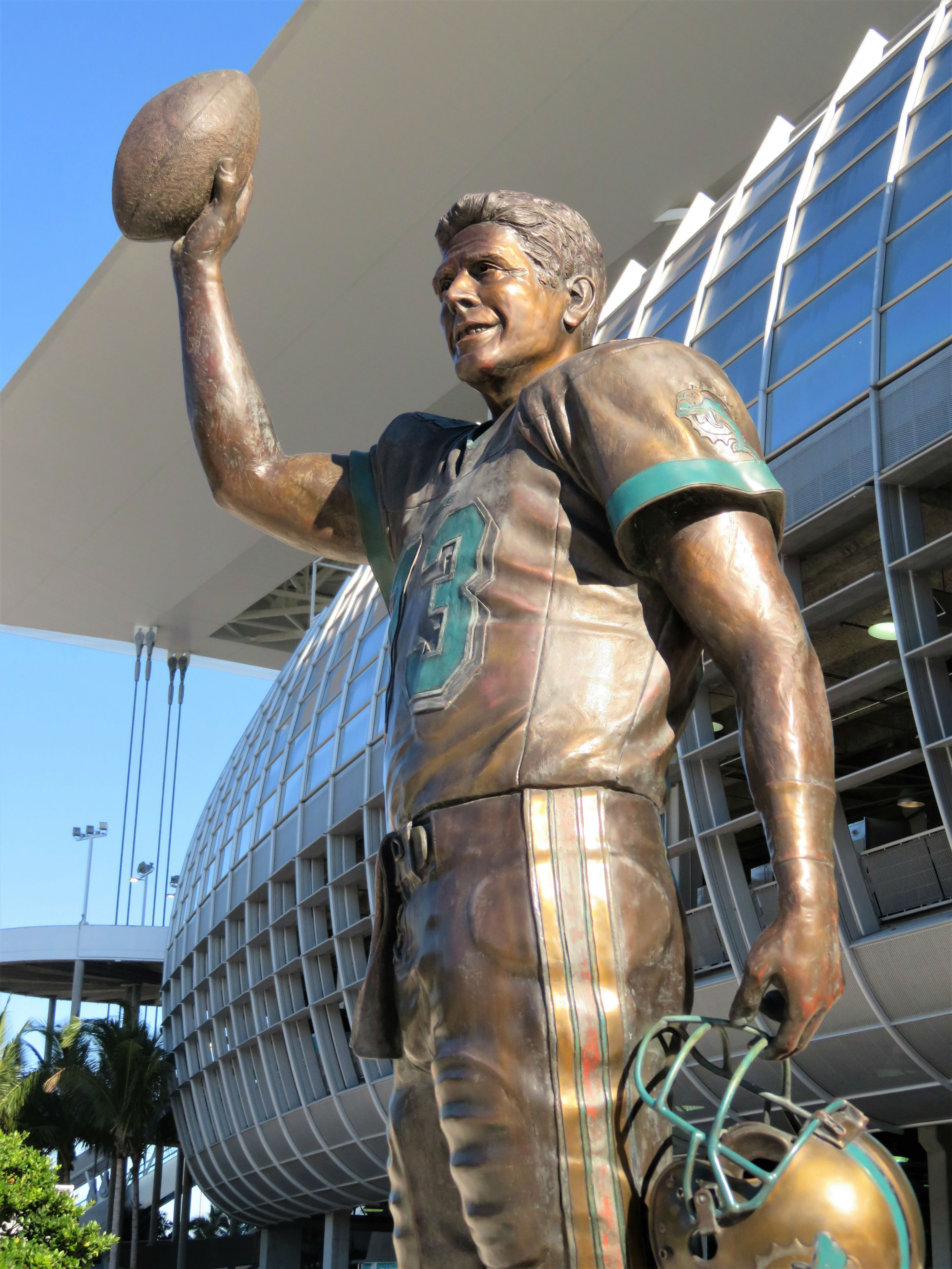 Statue of Hall of Fame Dolphins Quarterback Dan Marino in Front of Hard  Rock Stadium in Miami Gardens, Florida Editorial Image - Image of outdoors,  florida: 199309880