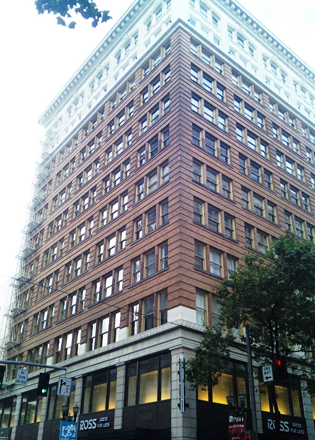 The building is named after its owner, Henry Failing, who followed his father's footsteps as a leading businessman and mayor of Portland.