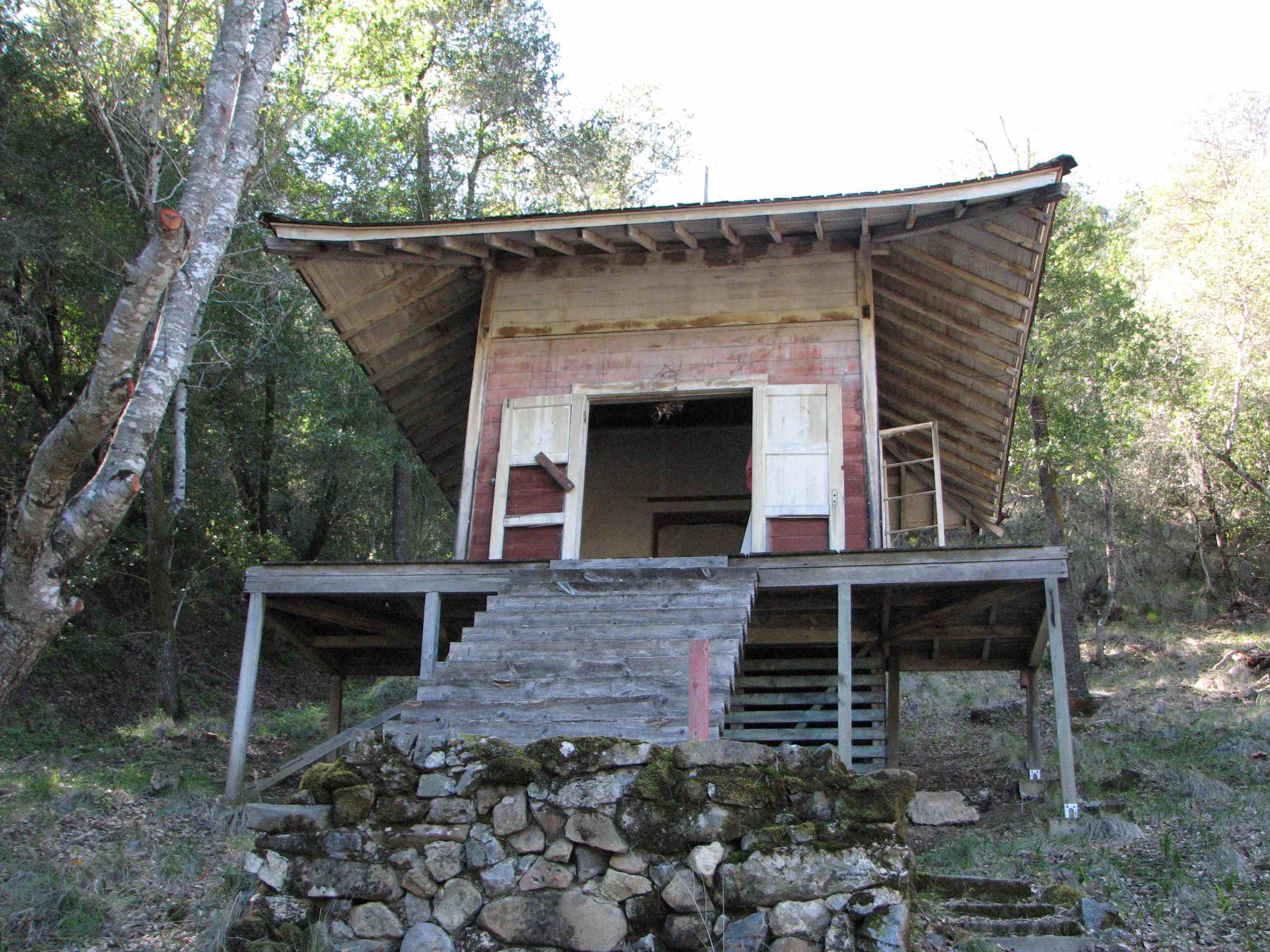 As since in this photo, the Shinto Shrine is in serious need of restoration.