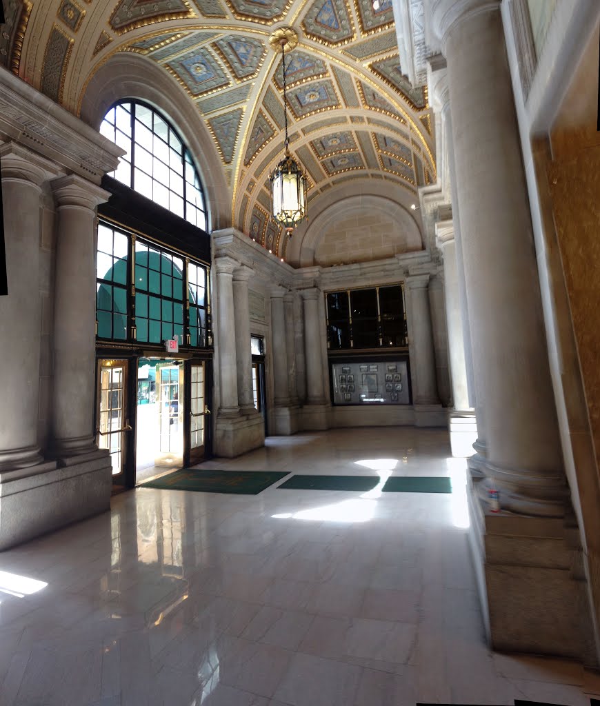 Lobby of the Ingraham Building. Image obtained from Panoramio. 