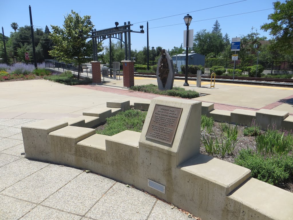 Leidesdorff Plaza