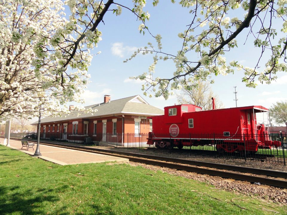 Old Missouri Pacific Depot (Lee's Summit Chamber of Commerce) Clio