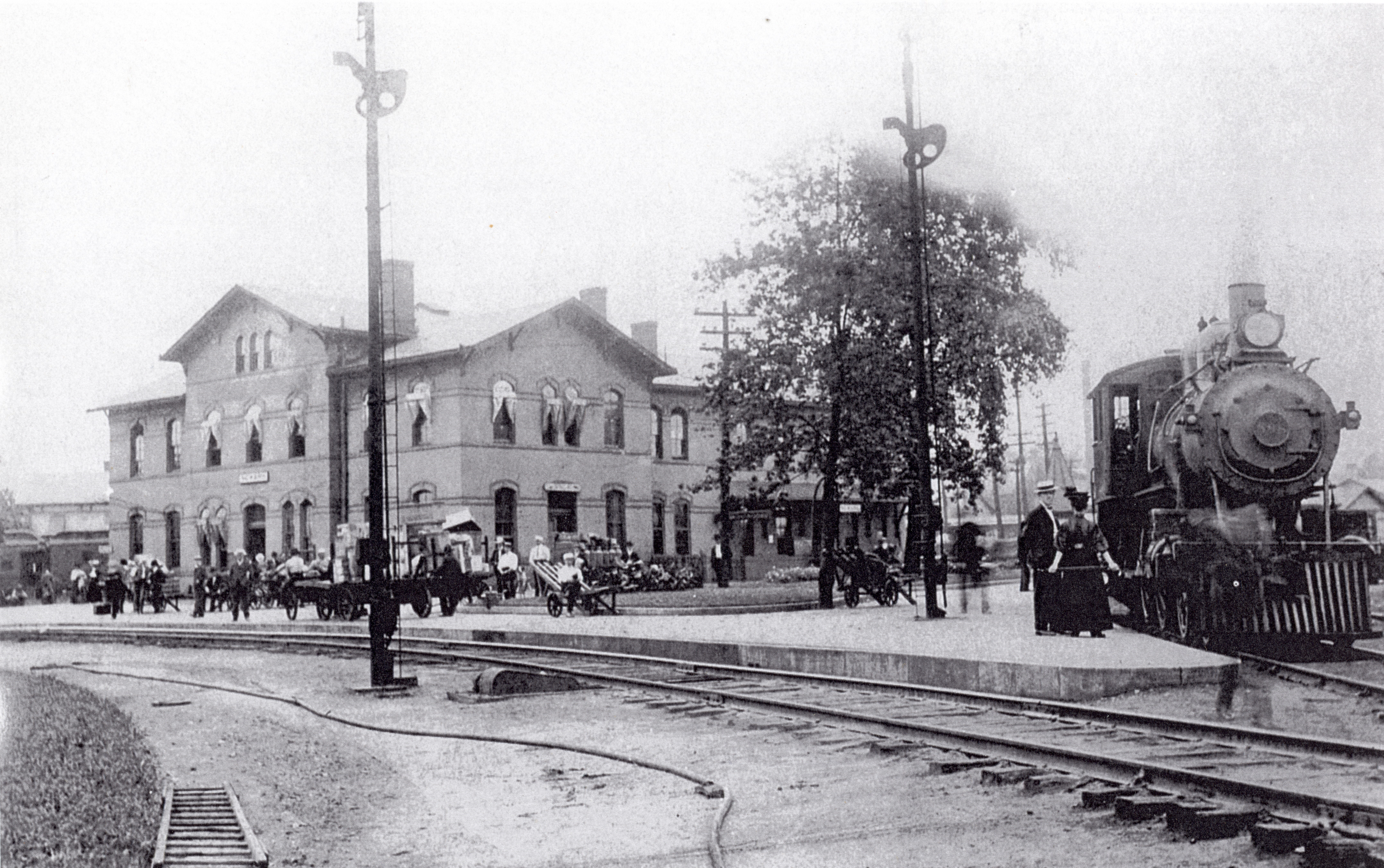 The B&O passenger depot was located near The Works, at the confluence of the railroad tracks on Yearly Street south of East Main Street.