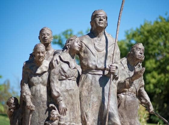 The Arrival statue (image from Chickasaw Cultural Center)